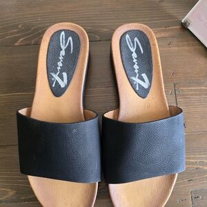 Seven7 Black and Brown Slide Sandals